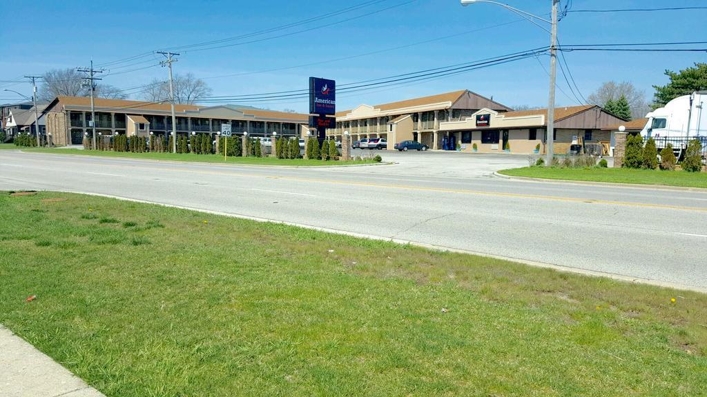 American Inn And Suites Countryside Экстерьер фото