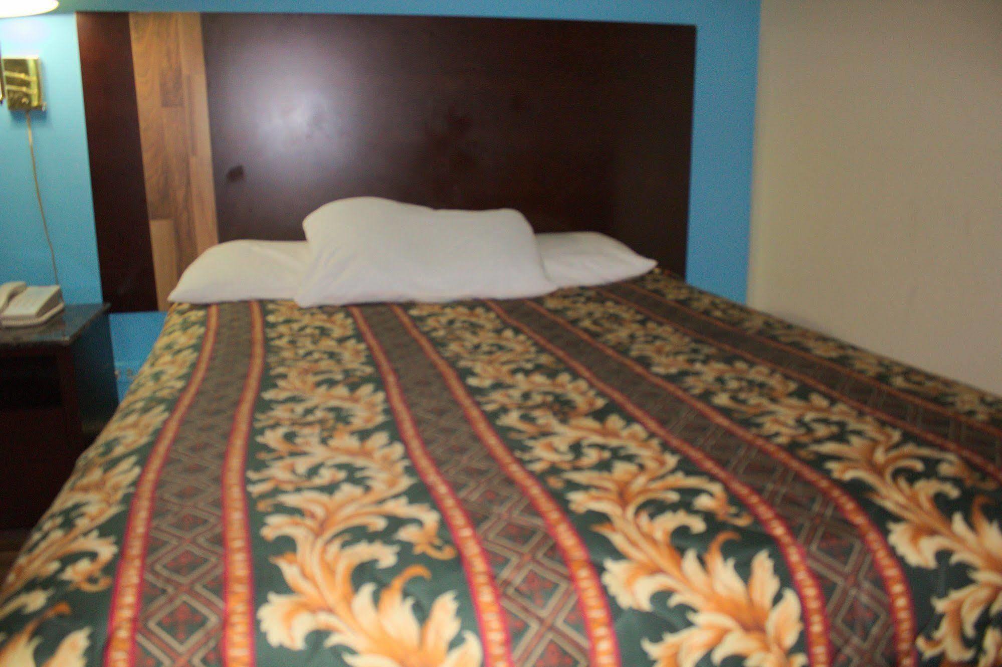 American Inn And Suites Countryside Экстерьер фото